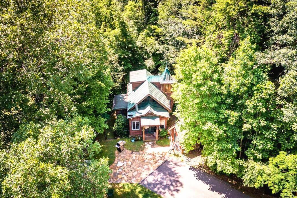 Romantic Gem, 2 Acres, Hot Tub, Free Pet, King Bed Βίλα Pigeon Forge Εξωτερικό φωτογραφία