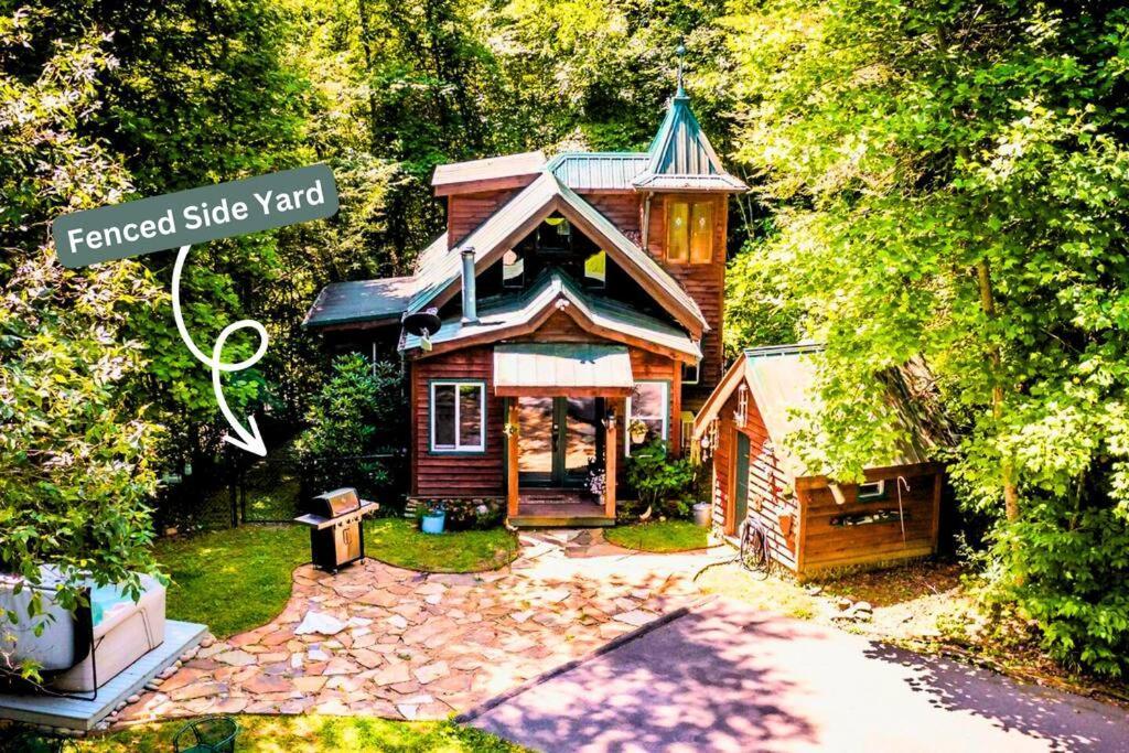 Romantic Gem, 2 Acres, Hot Tub, Free Pet, King Bed Βίλα Pigeon Forge Εξωτερικό φωτογραφία