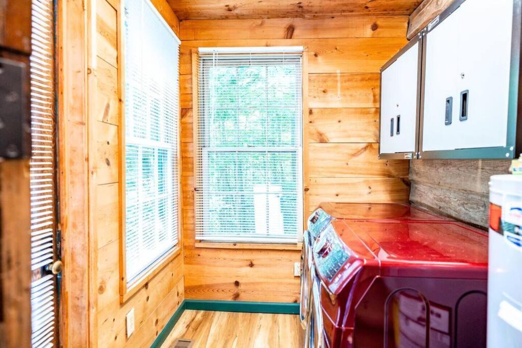 Romantic Gem, 2 Acres, Hot Tub, Free Pet, King Bed Βίλα Pigeon Forge Εξωτερικό φωτογραφία