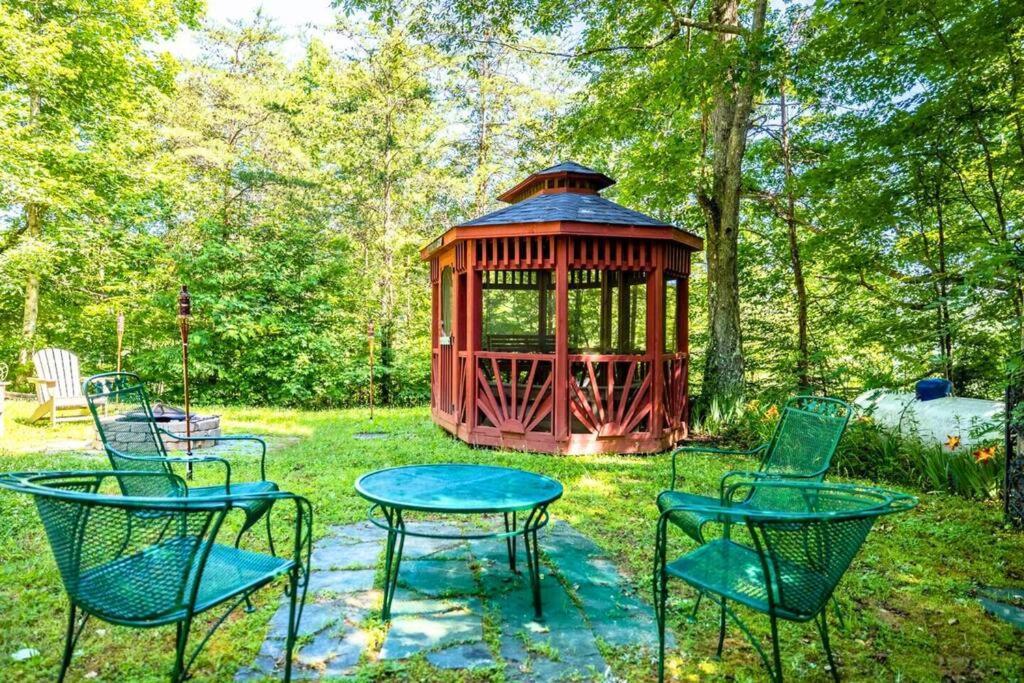 Romantic Gem, 2 Acres, Hot Tub, Free Pet, King Bed Βίλα Pigeon Forge Εξωτερικό φωτογραφία