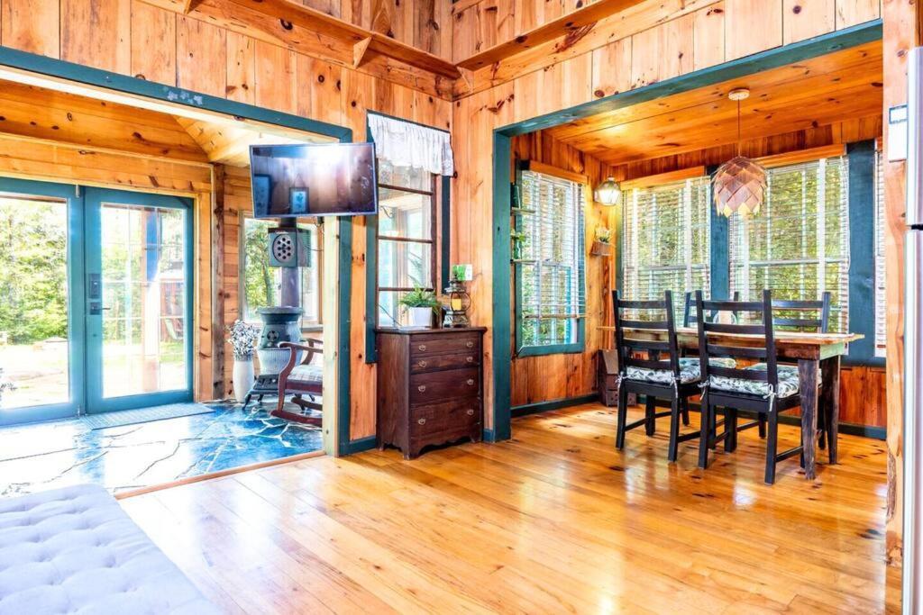 Romantic Gem, 2 Acres, Hot Tub, Free Pet, King Bed Βίλα Pigeon Forge Εξωτερικό φωτογραφία